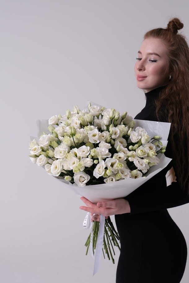 Монобукет эустомы, артикул F1271861 - 14641 рублей, доставка по городу. Flawery - доставка цветов