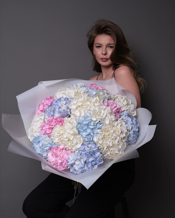 Монобукет гортензий, артикул F1271863 - 24890 рублей, доставка по городу. Flawery - доставка цветов