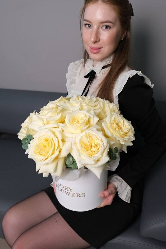 Коробка с  розами, артикул F1318851 - 9151 рублей, доставка по городу. Flawery - доставка цветов