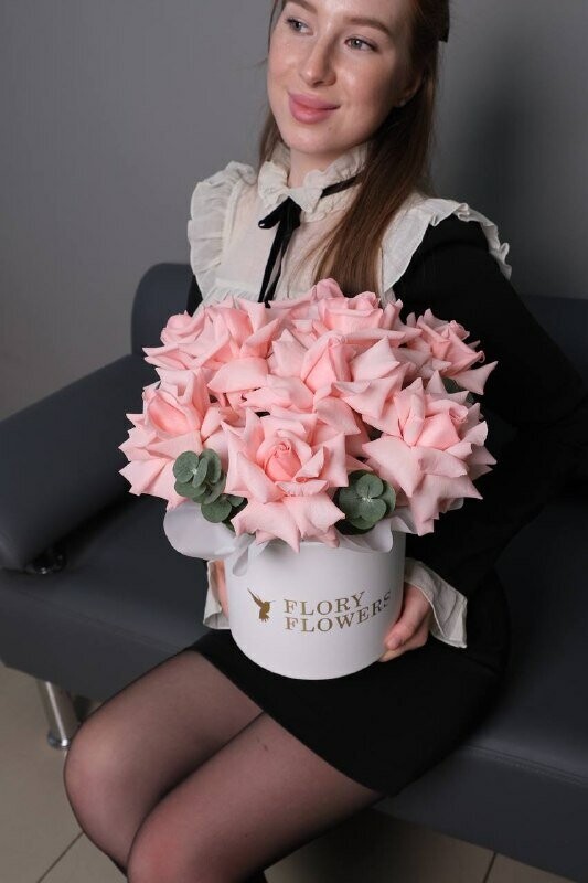 Коробка с розами, артикул F1318852 - 9149 рублей, доставка по городу. Flawery - доставка цветов