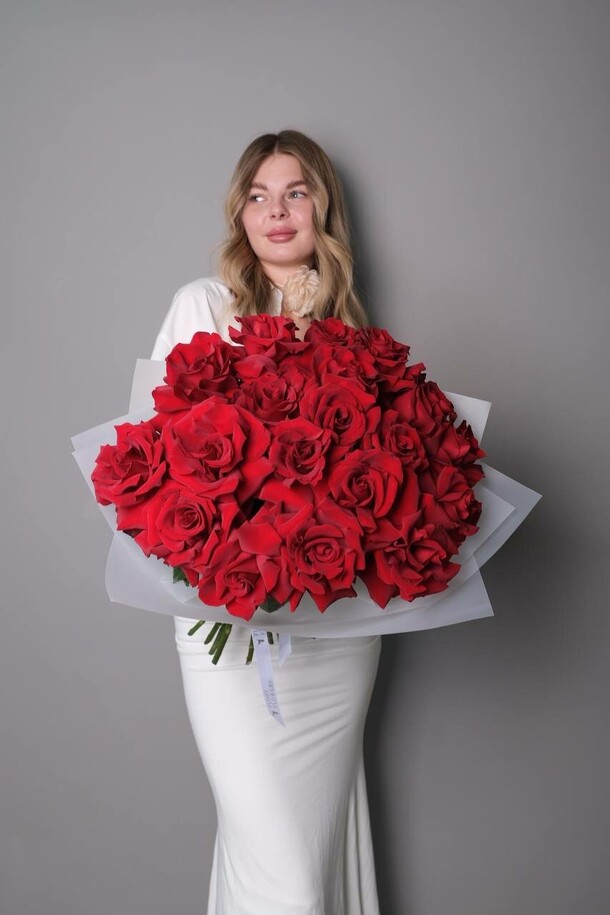 Букет французских роз, артикул F1364617 - 13915 рублей, доставка по городу. Flawery - доставка цветов