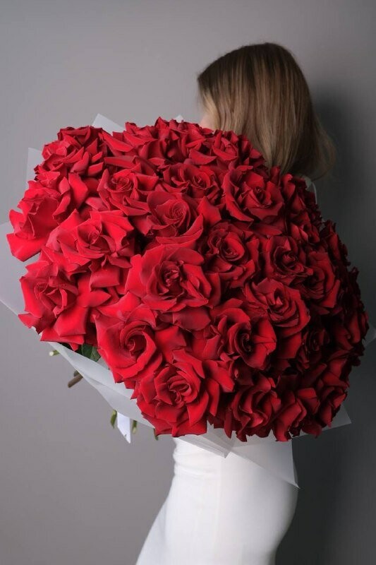 Букет французских роз, артикул F1364621 - 22083 рублей, доставка по городу. Flawery - доставка цветов