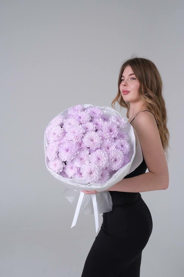 Букет из лавандовых хризантем, артикул F1425536 - 4840 рублей, доставка по городу. Flawery - доставка цветов