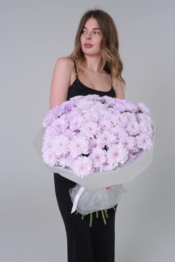 Букет лавандовых хризантем, артикул F1425537 - 7040 рублей, доставка по городу. Flawery - доставка цветов