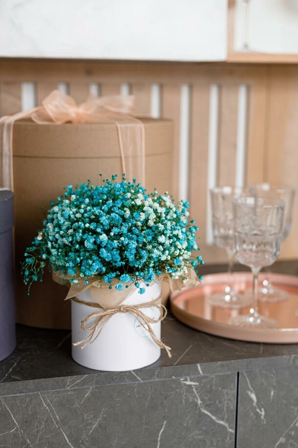 Композиция из гипсофилы мятное пирожное, артикул F1399507 - 2400 рублей, доставка по городу. Flawery - доставка цветов