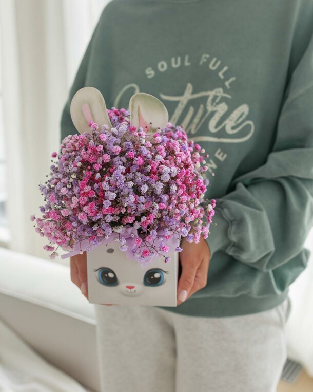 Зайка из гипсофилы, артикул F1399537 - 2400 рублей, доставка по городу. Flawery - доставка цветов