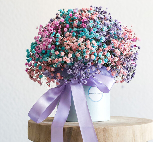 Гипсофила в шляпной коробке, артикул F87180 - 2400 рублей, доставка по городу. Flawery - доставка цветов