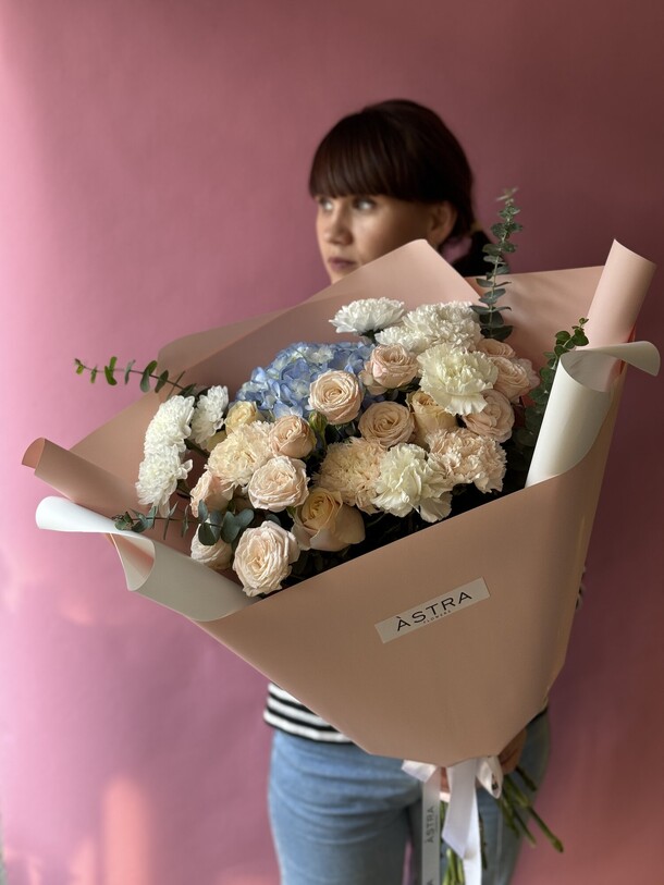 Букет персик, артикул F1321021 - 7150 рублей, доставка по городу. Flawery - доставка цветов