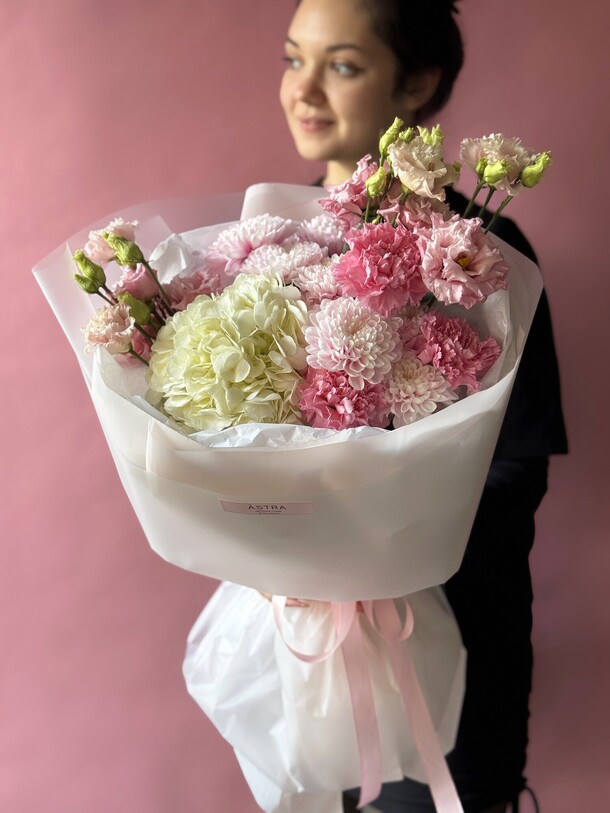 Букет желание всего, артикул F1340247 - 4550 рублей, доставка по городу. Flawery - доставка цветов