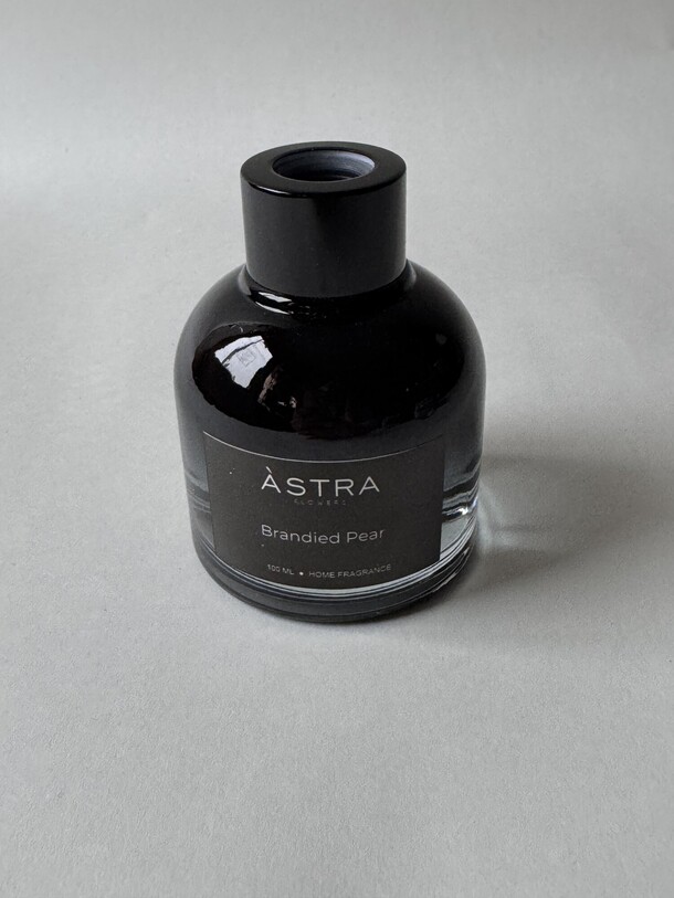 Диффузор для дома : груша в бренди, артикул F1359704 - 1950 рублей, доставка по городу. Flawery - доставка цветов