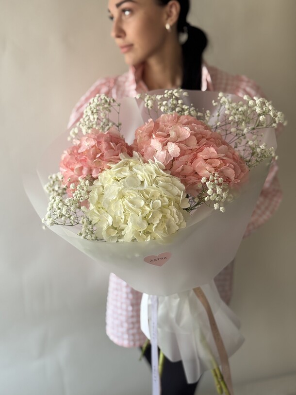 Букет из нежной гортензии, артикул F1415623 - 4000 рублей, доставка по городу. Flawery - доставка цветов