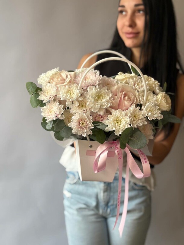 Сумочка нежная, артикул F1456297 - 2500 рублей, доставка по городу. Flawery - доставка цветов