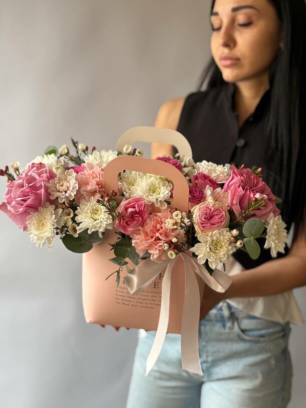 Сумочка евгения, артикул F1456299 - 2350 рублей, доставка по городу. Flawery - доставка цветов