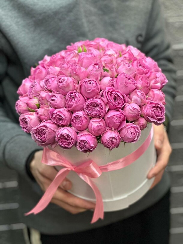 Пионовидные розы в шляпной коробке, артикул F1238938 - 11078 рублей, доставка по городу. Flawery - доставка цветов