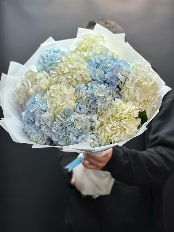 Букет гортензий, артикул F1243835 - 9571 рублей, доставка по городу. Flawery - доставка цветов