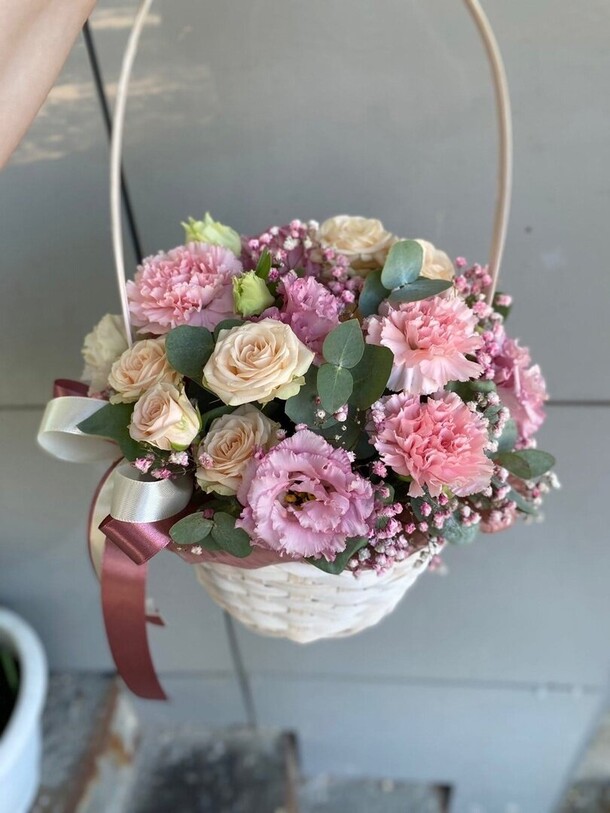 Сборная композиция в корзинке, артикул F1132670 - 3900 рублей, доставка по городу. Flawery - доставка цветов