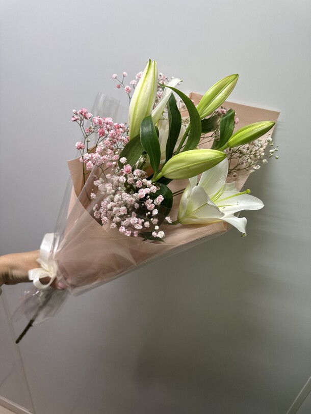 Букет « лилия для тебя», артикул F1401025 - 2426 рублей, доставка по городу. Flawery - доставка цветов