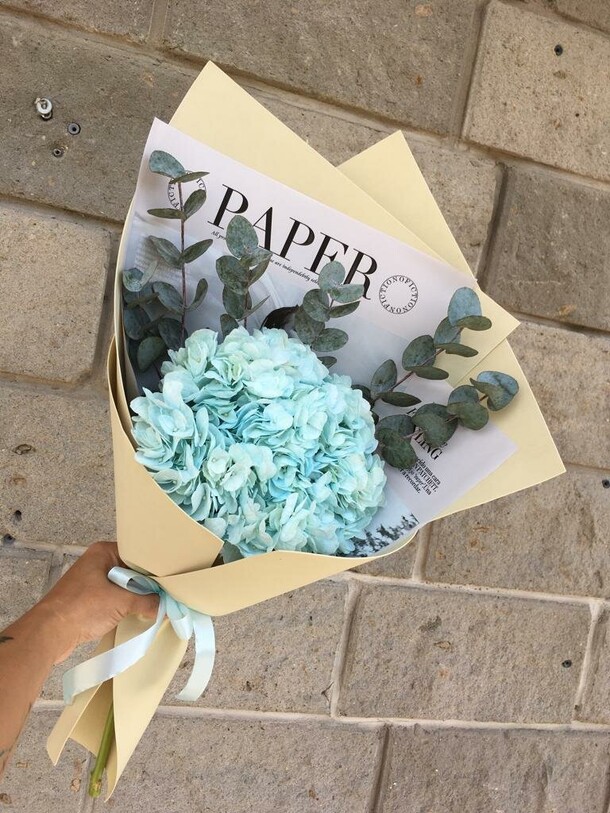 Букет с гортензией, артикул F1240445 - 1990 рублей, доставка по городу. Flawery - доставка цветов