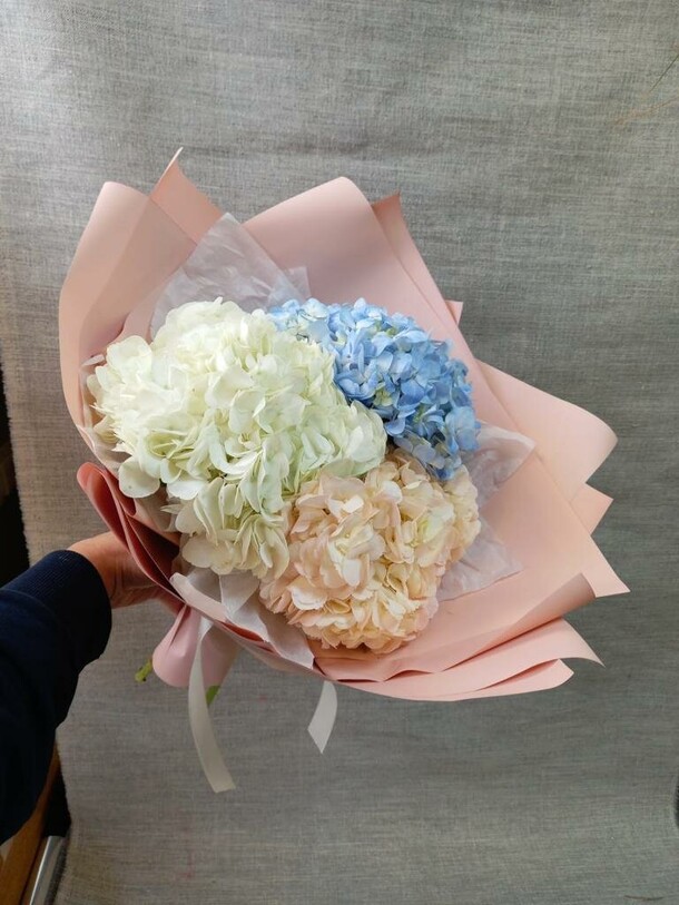 Букет гортензии, артикул F1240448 - 3862 рублей, доставка по городу. Flawery - доставка цветов