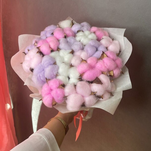 Букетик нежного хлопка в белой пленке, артикул F1140817 - 2029 рублей, доставка по городу. Flawery - доставка цветов