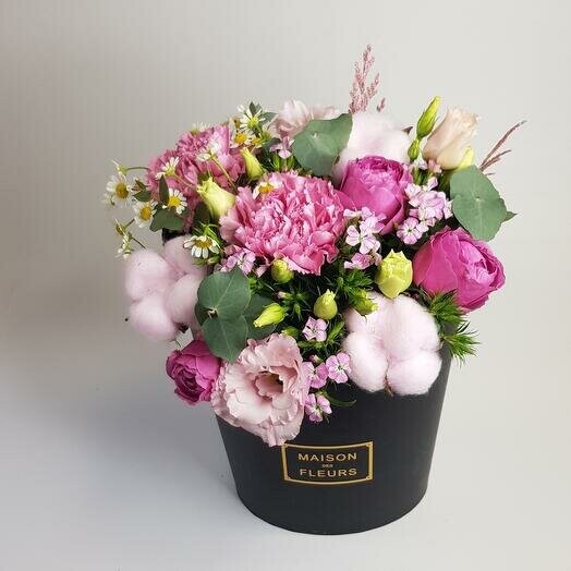 Цветы в черной коробке с ярко розовыми цветами, артикул F1334883 - 3000 рублей, доставка по городу. Flawery - доставка цветов