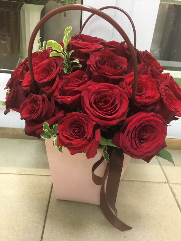 Комплимент любимой, артикул F102170 - 7700 рублей, доставка по городу. Flawery - доставка цветов