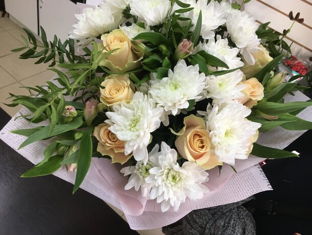 Букет хризантема, артикул F102173 - 3850 рублей, доставка по городу. Flawery - доставка цветов