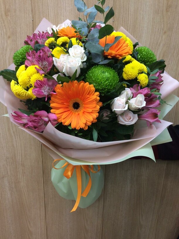 Букет летний микс, артикул F102181 - 6600 рублей, доставка по городу. Flawery - доставка цветов
