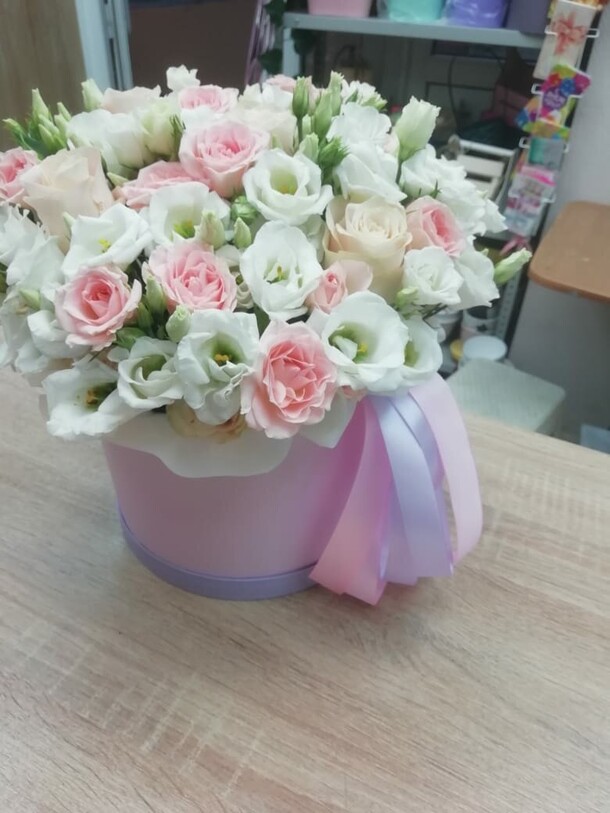 Коробка шляпная нежность, артикул F1069601 - 8250 рублей, доставка по городу. Flawery - доставка цветов