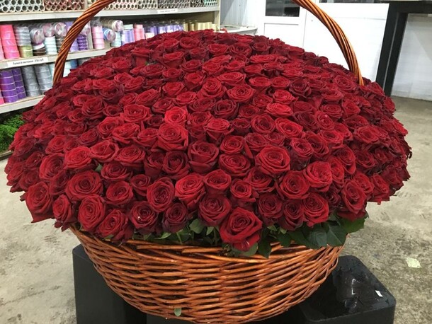 501 роза корзина, артикул F1069604 - 220000 рублей, доставка по городу. Flawery - доставка цветов