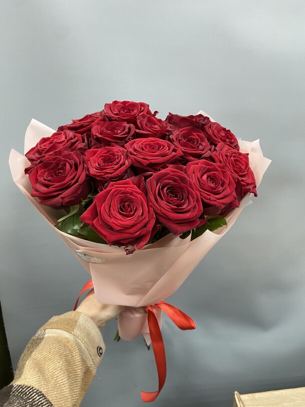 11 красных роз, артикул F1253005 - 2991 рублей, доставка по городу. Flawery - доставка цветов