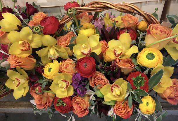 Корзина счастье для неё, артикул F81201 - 32989 рублей, доставка по городу. Flawery - доставка цветов