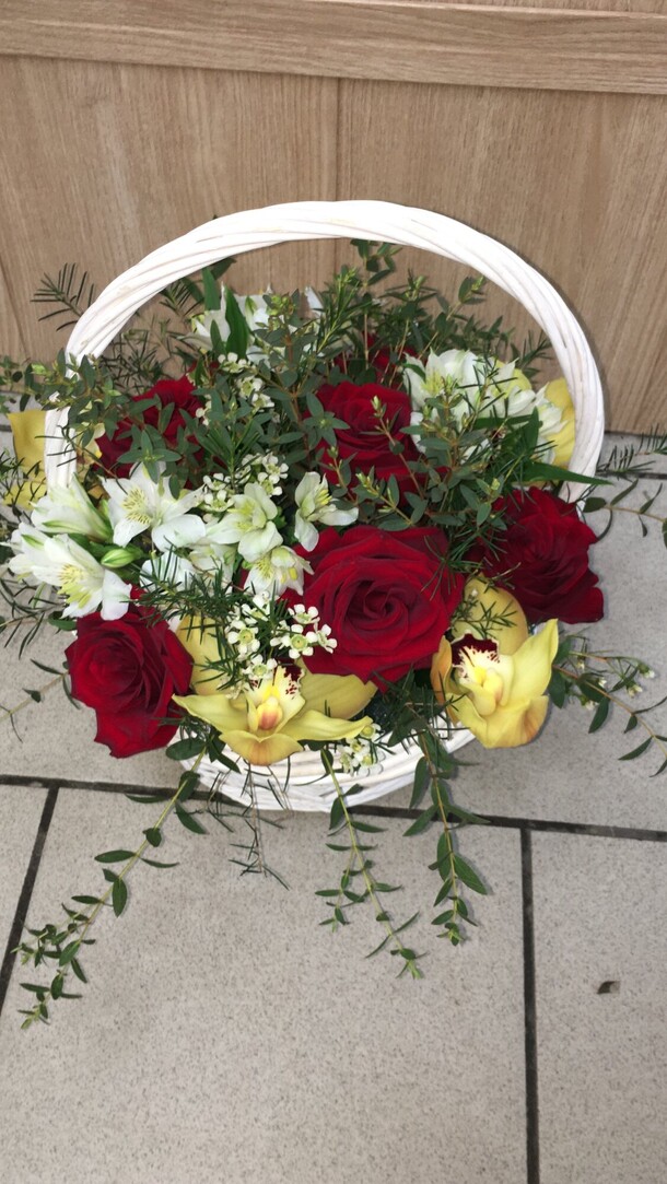 Корзина генриетта, артикул F81433 - 13200 рублей, доставка по городу. Flawery - доставка цветов