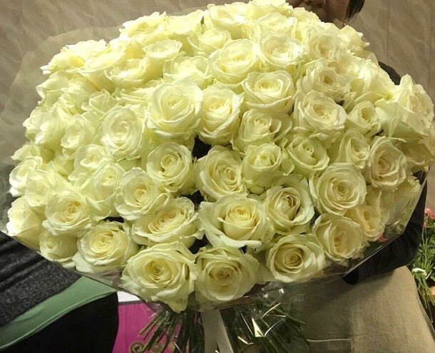 Букет моно роза 101, артикул F83694 - 29700 рублей, доставка по городу. Flawery - доставка цветов