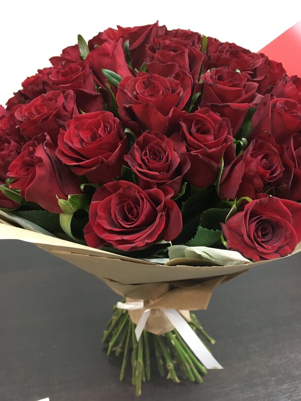 Букет день святого валентина, артикул F97505 - 8182 рублей, доставка по городу. Flawery - доставка цветов