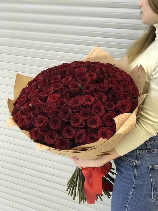 Букет 101 красная роза, артикул F1067871 - 25000 рублей, доставка по городу. Flawery - доставка цветов