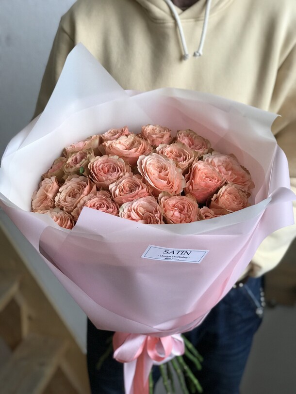 Букет из пионовидных роз кахала, артикул F84144 - 7800 рублей, доставка по городу. Flawery - доставка цветов