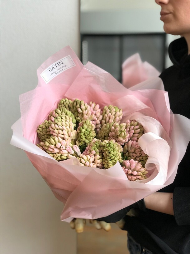 Букет из ароматных гиацинтов, артикул F84152 - 8320 рублей, доставка по городу. Flawery - доставка цветов