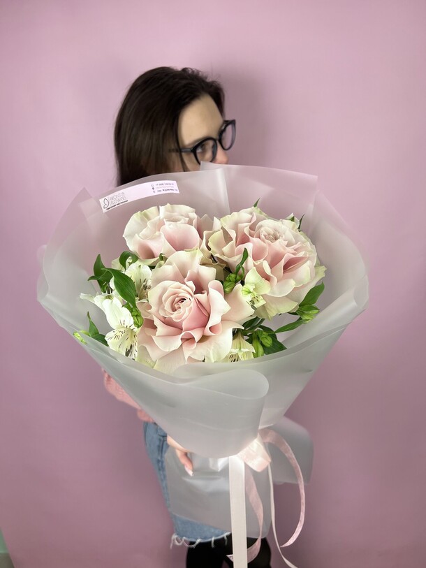 Розы французские и альстромерии, артикул F1377939 - 2750 рублей, доставка по городу. Flawery - доставка цветов