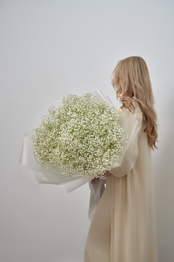 Воздушный букет из белой гипсофилы, артикул F1258733 - 15990 рублей, доставка по городу. Flawery - доставка цветов