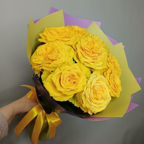 Розы в жёлтых тонах, артикул F1263461 - 3182 рублей, доставка по городу. Flawery - доставка цветов