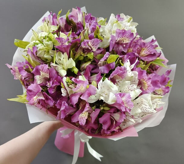 Букет из альстромерии, артикул F1293819 - 3850 рублей, доставка по городу. Flawery - доставка цветов