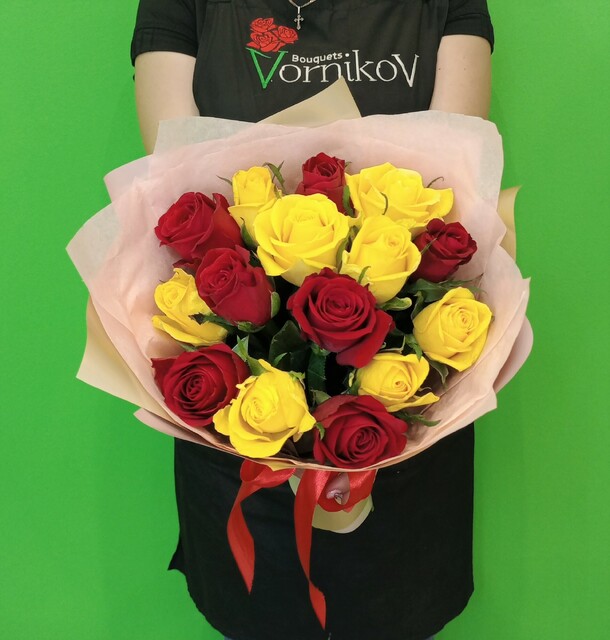 Букет из роз яркий, артикул F1072052 - 4950 рублей, доставка по городу. Flawery - доставка цветов