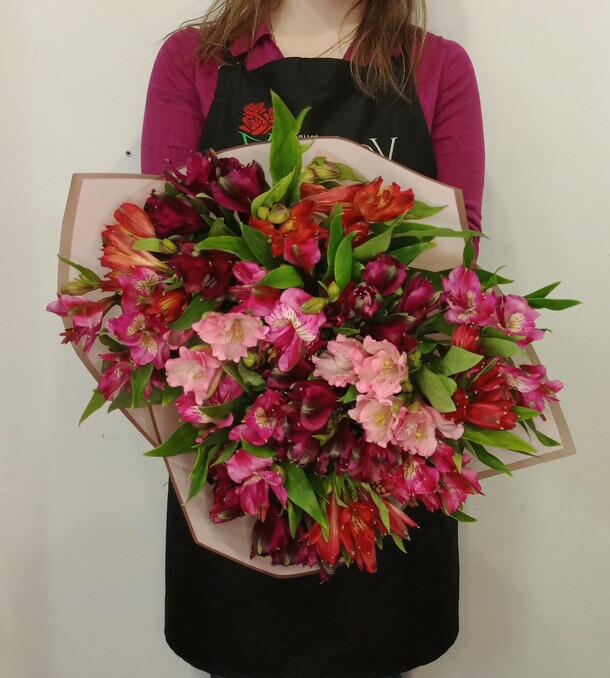 Ассорти альстромерий, артикул F108500 - 5600 рублей, доставка по городу. Flawery - доставка цветов