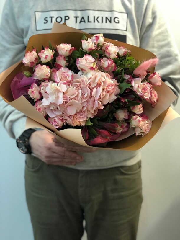 Букет "шикарный", артикул F1086001 - 4990 рублей, доставка по городу. Flawery - доставка цветов