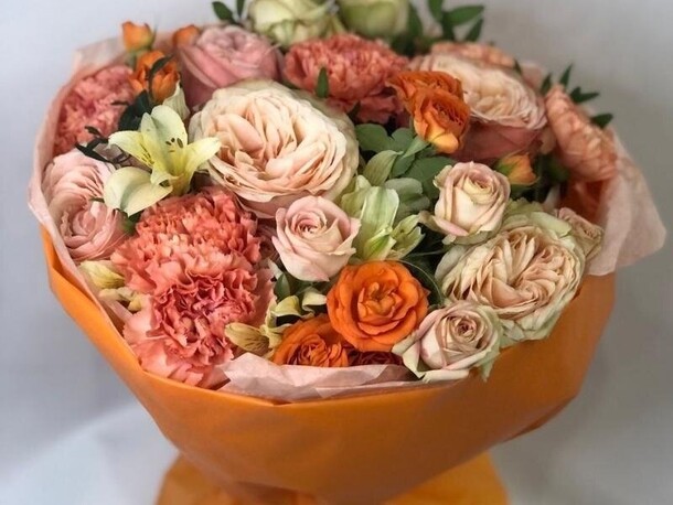 Букет весенний рассвет, артикул F1262879 - 8500 рублей, доставка по городу. Flawery - доставка цветов