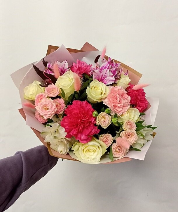 Букет с розами мерси, артикул F1267620 - 5500 рублей, доставка по городу. Flawery - доставка цветов