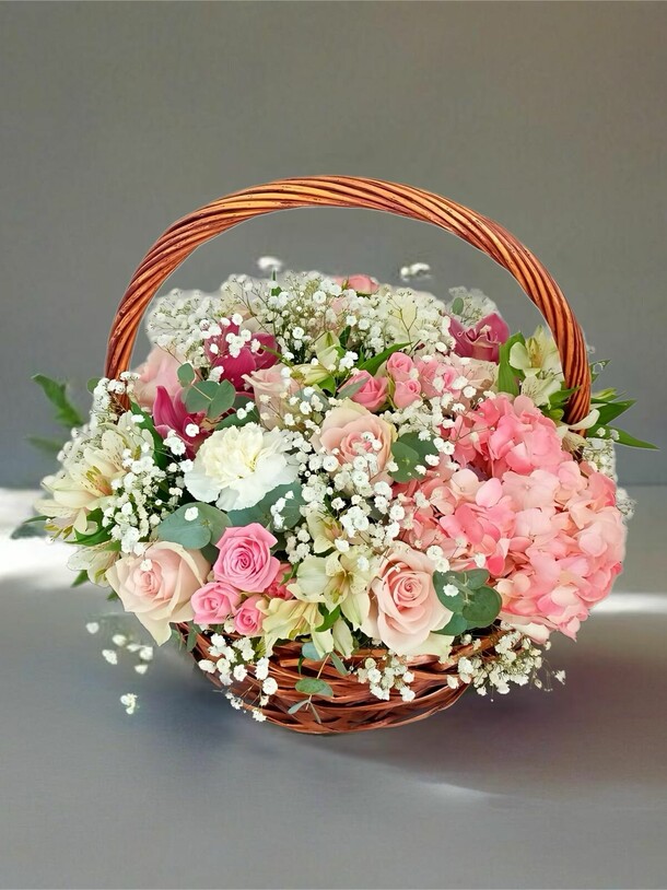 Корзина с цветами роскошь розового изящества, артикул F1396798 - 14900 рублей, доставка по городу. Flawery - доставка цветов