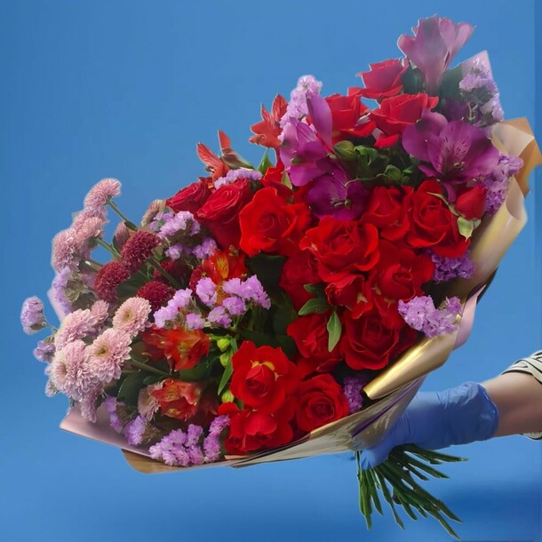 Букет с розами фортуна, артикул F1453513 - 8350 рублей, доставка по городу. Flawery - доставка цветов