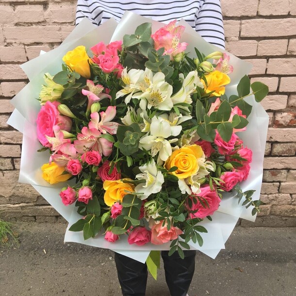 Летняя свежесть, артикул F88125 - 8100 рублей, доставка по городу. Flawery - доставка цветов